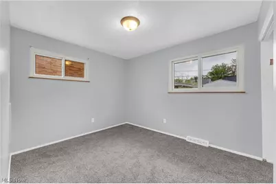 927 E 216th Street, Euclid, OH 44119 - Photo 12