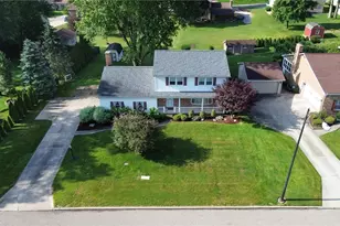 2379 Tanglewood Dr, Salem, OH 44460 - Photo 2