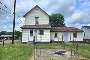 2380 S Lawn Ave, Coshocton, OH 43812 - Photo 4