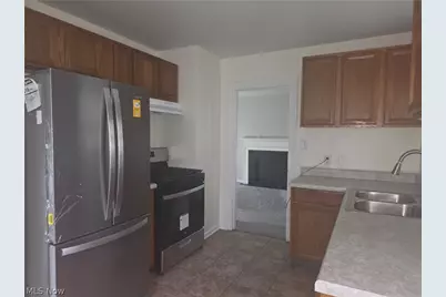 815 Russell Avenue, Akron, OH 44307 - Photo 6