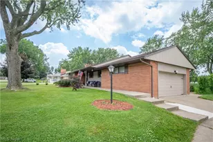 6145 Hollydale Ave NE, Canton, OH 44721 - Photo 2