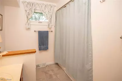 6145 Hollydale Avenue NE, Canton, OH 44721 - Photo 28
