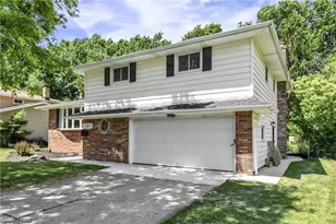 1581 N Circle View Dr, Green Hills, OH 44131 - Photo 2