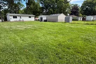 823 Stanford Ave, Elyria, OH 44035 - Photo 2