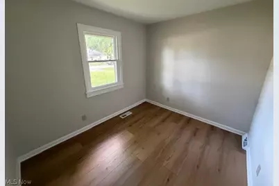 823 Stanford Avenue, Elyria, OH 44035 - Photo 12