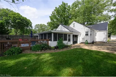 1421 Castlewood Avenue SW, North Canton, OH 44720 - Photo 24