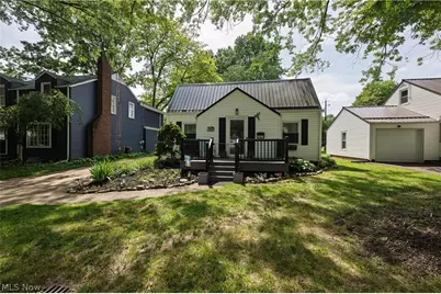 1421 Castlewood Avenue SW, North Canton, OH 44720 - Photo 1