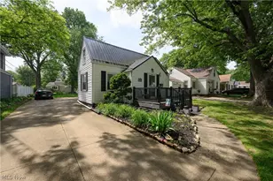 1421 Castlewood Ave SW, North Canton, OH 44720 - Photo 2