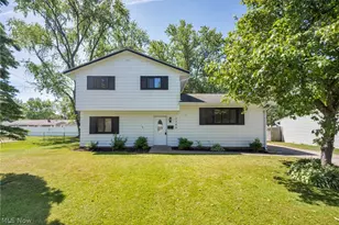 7386 Primrose Dr, Mentor on the Lake, OH 44060 - Photo 2