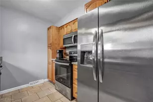 7386 Primrose Dr, Mentor on the Lake, OH 44060 - Photo 12