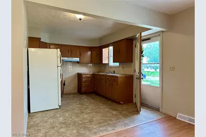 4827 Dunsmore Avenue, Ashtabula, OH 44004 - Photo 4