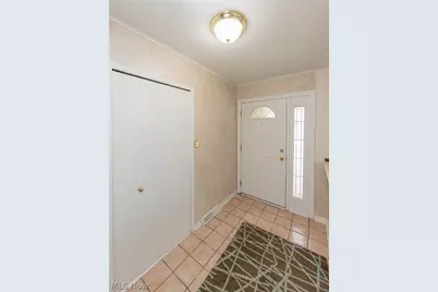 2207 Jacqueline Drive, Parma, OH 44134 - Photo 4