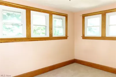 34 E Rosewood Avenue, Akron, OH 44301 - Photo 16