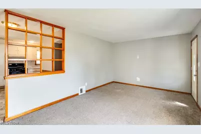 29800 Robert Street, Wickliffe, OH 44092 - Photo 4