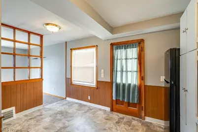 29800 Robert Street, Wickliffe, OH 44092 - Photo 2