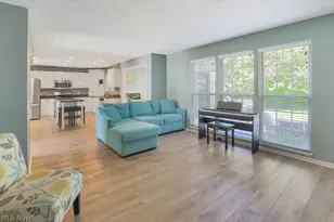 679 Jockey's Cir, Avon Lake, OH 44012 - Photo 2