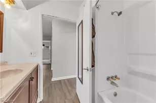 6674 Newbury Ln, Loveland, OH 44130 - Photo 14