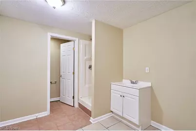 6318 Oak Point Estates, Lorain, OH 44053 - Photo 28