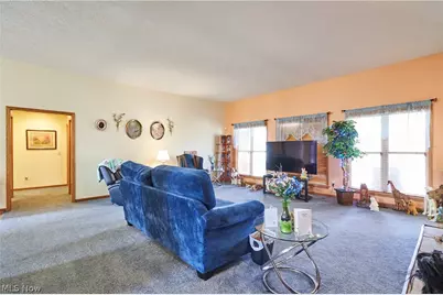 6318 Oak Point Estates, Lorain, OH 44053 - Photo 10