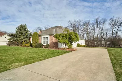 6318 Oak Point Estates, Lorain, OH 44053 - Photo 2