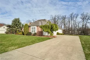 6318 Oak Point Estates, Lorain, OH 44053 - Photo 2