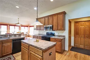6318 Oak Point Estates, Lorain, OH 44053 - Photo 12