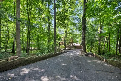 35550 Hanna Road, Willoughby Hills, OH 44094 - Photo 4