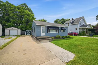 2806 Harmont Avenue NE, Canton, OH 44705 - Photo 2
