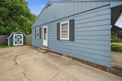 2806 Harmont Avenue NE, Canton, OH 44705 - Photo 4