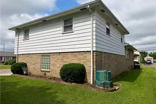 538 S Silver St, Louisville, OH 44641 - Photo 6