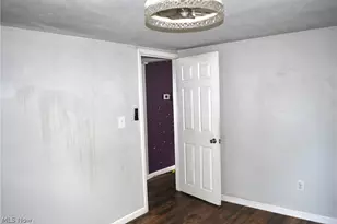 320 Broadway St, Amherst, OH 44001 - Photo 8