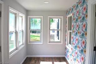 320 Broadway St, Amherst, OH 44001 - Photo 4