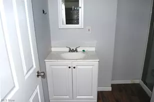 320 Broadway St, Amherst, OH 44001 - Photo 10
