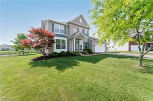 38327 Humphrey Cir, North Ridgeville, OH 44039 - Photo 2