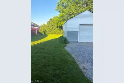 35 Bentley Avenue, Hubbard, OH 44425 - Photo 4