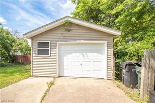 861 Oak St, Elyria, OH 44035 - Photo 4