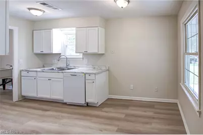 861 Oak Street, Elyria, OH 44035 - Photo 8