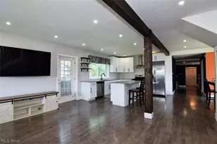 1031 E Wallings Rd, Grandview Heights, OH 44147 - Photo 10