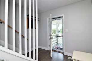 1031 E Wallings Rd, Grandview Heights, OH 44147 - Photo 6