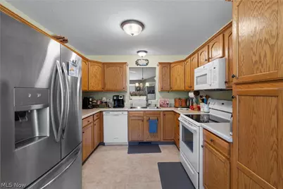 9250 Forest Trail Avenue NW, Massillon, OH 44647 - Photo 12