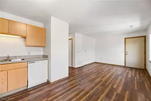 1898 Springfield Lake Blvd, Akron, OH 44312 - Photo 8