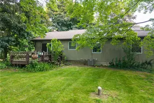 5520 Apple Ridge Cir, Clinton, OH 44216 - Photo 4