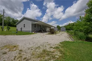 9427 Stonecreek Rd SW, Newcomerstown, OH 43832 - Photo 2
