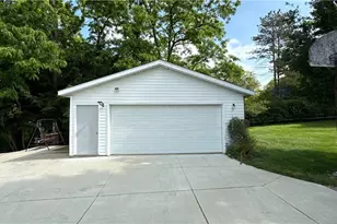 33 Eggleston Rd, Aurora, OH 44202 - Photo 2
