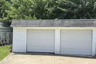18214 Windward Rd, Loveland, OH 44119 - Photo 2