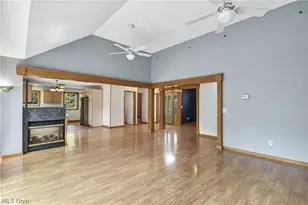 30111 Bonnie View Dr, Wickliffe, OH 44092 - Photo 4