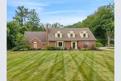 70 S Meadowcroft Drive, Akron, OH 44313 - Photo 2