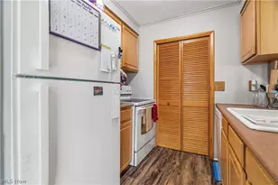 2551 Royal County Down, Uniontown, OH 44685 - Photo 10