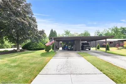 37 Greenfield Court, Berea, OH 44017 - Photo 2