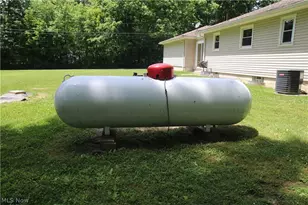 10024 Cummins Ln, Deerfield, OH 44411 - Photo 30